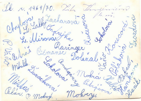 19: Podpisy z rubovej strany fotografie z tretzej triedy